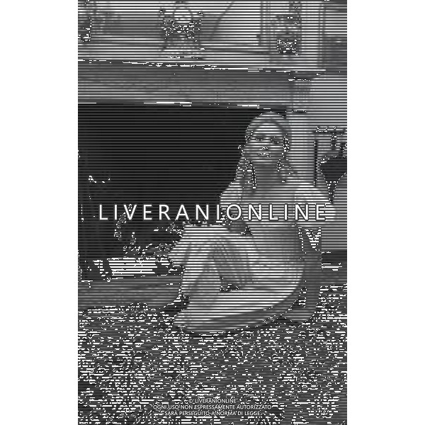 RETROSPETTIVA PIA GIANCARO ATTRICE NELLA FOTO PIA GIANCARO SUL SET DEL FILM“IL ROMANZO DI UN GIOVANE POVERO“ NELL\'ANNO 1974  AG ALDO LIVERANI SAS 