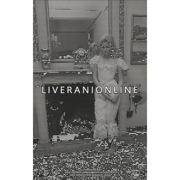 RETROSPETTIVA PIA GIANCARO ATTRICE NELLA FOTO PIA GIANCARO SUL SET DEL FILM“IL ROMANZO DI UN GIOVANE POVERO“ NELL\'ANNO 1974  AG ALDO LIVERANI SAS 