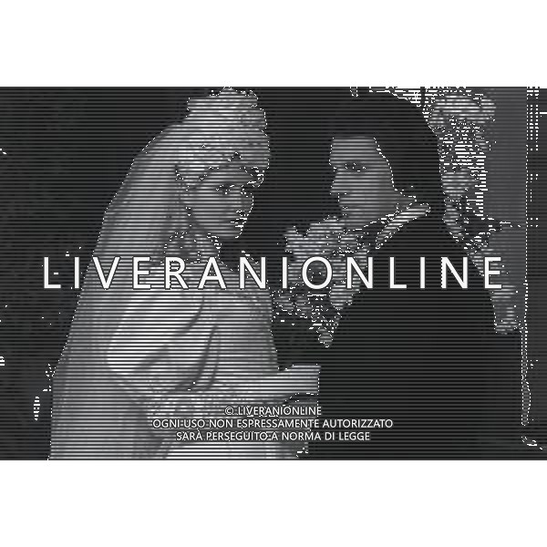 RETROSPETTIVA PIA GIANCARO ATTRICE NELLA FOTO PIA GIANCARO CON SANDRO QUASIMODO SUL SET DEL FILM“IL ROMANZO DI UN GIOVANE POVERO NELL\'ANNO 1974  AG ALDO LIVERANI SAS 