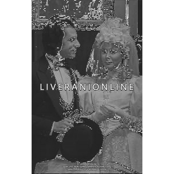 RETROSPETTIVA PIA GIANCARO ATTRICE NELLA FOTO PIA GIANCARO CON SANDRO QUASIMODO SUL SET DEL “IL ROMANZO DI UN GIOVANE POVERO“ NELL\'ANNO 1974 AG ALDO LIVERANI SAS