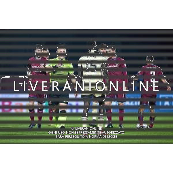 GriffoniE/LMedia - AS Cittadella vs AC Pisa - Italian Football Championship League BKT 2021/2022 07 November 2021 - Stadio Pier Cesare Tombolato, Cittadella (PD), Italy Photo showing: The referee of the match Francesco Meraviglia talks to Idrissa Toure\' (Pisa) @GriffoniE/LMedia/ AG ALDO LIVERANI SAS