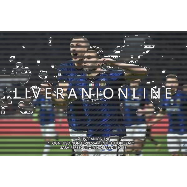 esultanza Inter dopo il gol dell\'1 a 0 Hakan Calhanoglu con Edin Dzeko Milan vs Inter Campionato Serie A TIM - 12a giornata Milano 07-11-2021 Stadio Giuseppe Meazza - San Siro foto Roberto Garavaglia/ag. Aldo Liverani sas / AG ALDO LIVERANI SAS