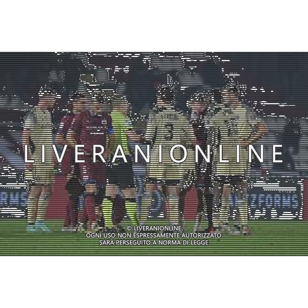 GriffoniE/LMedia - AS Cittadella vs AC Pisa - Italian Football Championship League BKT 2021/2022 07 November 2021 - Stadio Pier Cesare Tombolato, Cittadella (PD), Italy Photo showing: Pisa players protests with the referee of the match Francesco Meraviglia who shows red card to Idrissa Toure\' (Pisa) for the foul on Amedeo Benedetti (Cittadella) @GriffoniE/LMedia/ AG ALDO LIVERANI SAS