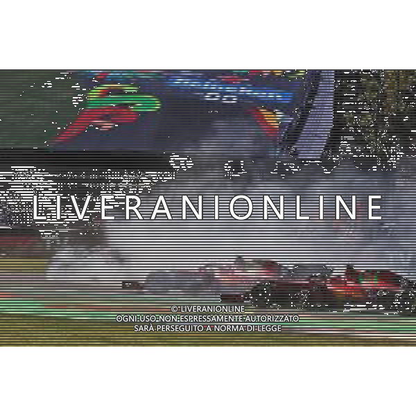 Valtteri Bottas (FIN) Mercedes AMG F1 W12 spins in front ofCarlos Sainz Jr (ESP) Ferrari SF-21 and Charles Leclerc (MON) Ferrari SF-21 at the start of the race. 07.11.2021. Formula 1 World Championship, Rd 18, Mexican Grand Prix, Mexico City, Mexico, Race Day. - www.xpbimages.com, EMail: requests@xpbimages.com © Copyright: Batchelor / XPB Images/ AG ALDO LIVERANI SAS - ITALY ONLY EDITORIAL USE ONLY