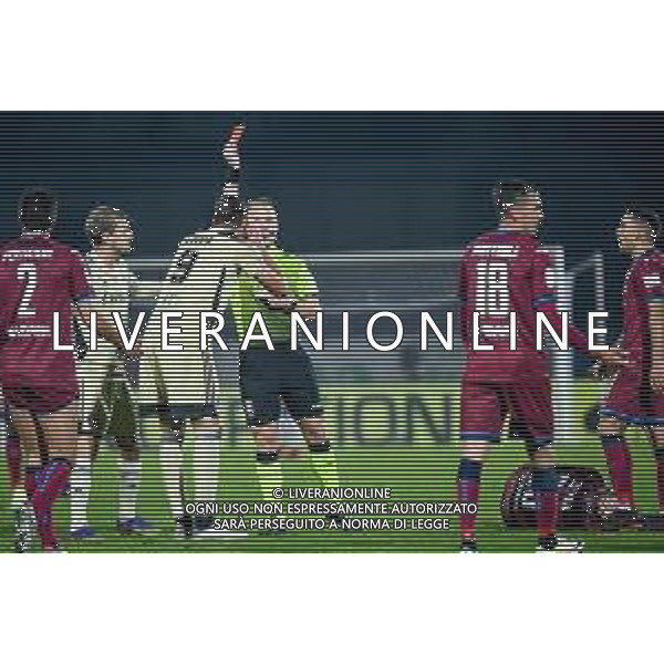 GriffoniE/LMedia - AS Cittadella vs AC Pisa - Italian Football Championship League BKT 2021/2022 07 November 2021 - Stadio Pier Cesare Tombolato, Cittadella (PD), Italy Photo showing: The referee of the match Francesco Meraviglia shows red card to Lorenzo Lucca (Pisa) after the foul on Nicola Pavan (Cittadella) @GriffoniE/LMedia/ AG ALDO LIVERANI SAS