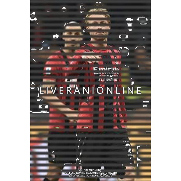Simon Kjaer (Milan) e dietro Zlatan Ibrahimovic (Milan) Milan vs Inter Campionato Serie A TIM - 12a giornata Milano 07-11-2021 Stadio Giuseppe Meazza - San Siro foto Roberto Garavaglia/ag. Aldo Liverani sas / AG ALDO LIVERANI SAS