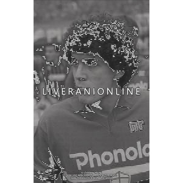 RETROSPETTIVA FAUSTO SALSANO CALCIATORE NELLA FOTO FAUSTO SALSANO CON LA MAGLIA DELLA SAMPDORIA CALCIO NELL\'ANNO 1984-1985 AG ALDO LIVERANI SAS