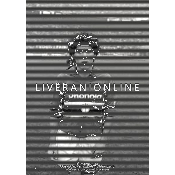 RETROSPETTIVA FAUSTO SALSANO CALCIATORE NELLA FOTO FAUSTO SALSANO CON LA MAGLIA DELLA SAMPDORIA CALCIO NELL\'ANNO 1984-1985 AG ALDO LIVERANI SAS