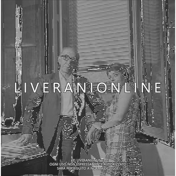 RETROSPETTIVA DIEGO VALERI POETA E ACCADEMICO ITALIANO CON LA FIGLIA GIOVANNA NEL SUO STUDIO A VENEZIA NEL SETTEMBRE 1969 ©Archivio Giovanni Liverani / AG ALDO LIVERANI SAS