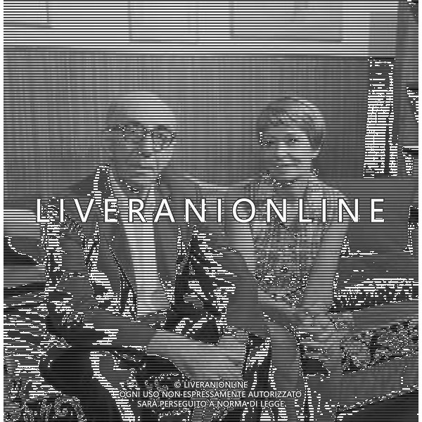 RETROSPETTIVA DIEGO VALERI POETA E ACCADEMICO ITALIANO CON LA FIGLIA GIOVANNA NEL SUO STUDIO A VENEZIA NEL SETTEMBRE 1969 ©Archivio Giovanni Liverani / AG ALDO LIVERANI SAS