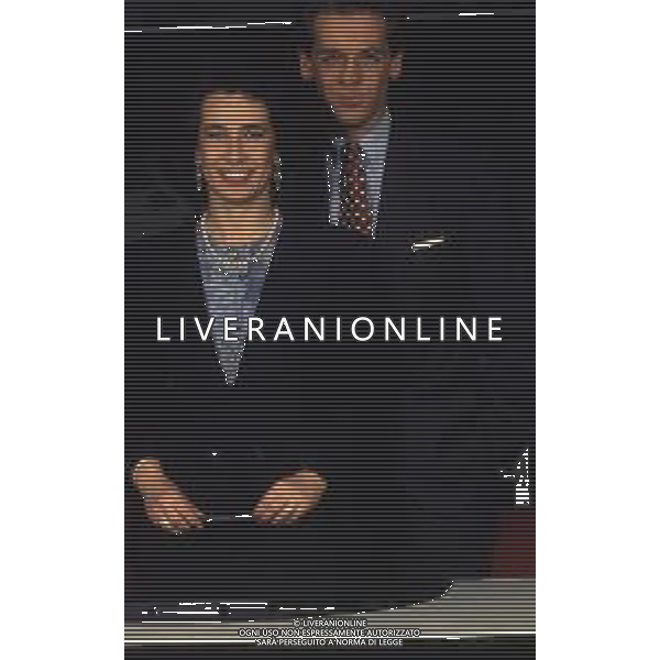 RETROSPETTIVA CESARA BUONAMICI GIORNALISTA NELLA FOTO CESARA BUONAMICI GIORNALISTA TELEVISIVA DELLE RETI MEDIASET CON ALESSANDRO CECCHI PAONE AG ALDO LIVERANI SAS