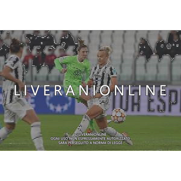 Torino 09.11.2021 Stadio Allianz Stadium ©Manuela Viganti/Agenzia Aldo Liverani Juventus vs Wolfsburg Champions League Women\'s 2021/2022 Nella foto: tiro di svenja huth ©VIGANTI/AGENZIA ALDO LIVERANI SAS