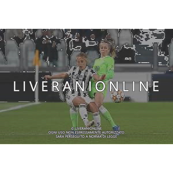 Torino 09.11.2021 Stadio Allianz Stadium ©Manuela Viganti/Agenzia Aldo Liverani Juventus vs Wolfsburg Champions League Women\'s 2021/2022 Nella foto: valentina cermoia e kathrin-julia hendrich ©VIGANTI/AGENZIA ALDO LIVERANI SAS
