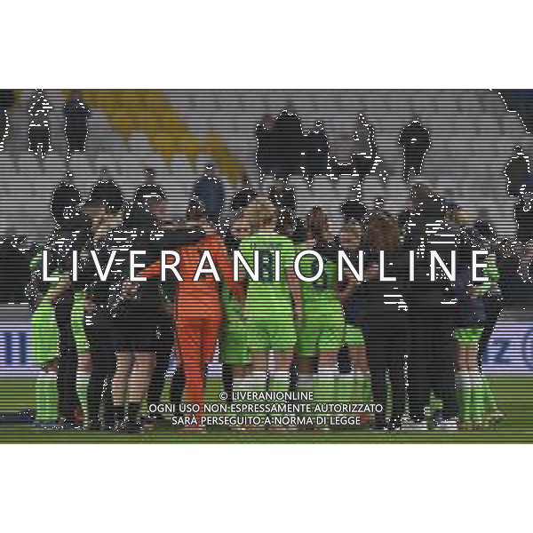Torino 09.11.2021 Stadio Allianz Stadium ©Manuela Viganti/Agenzia Aldo Liverani Juventus vs Wolfsburg Champions League Women\'s 2021/2022 Nella foto: il gruppo del wolfsburg a fine gara ©VIGANTI/AGENZIA ALDO LIVERANI SAS