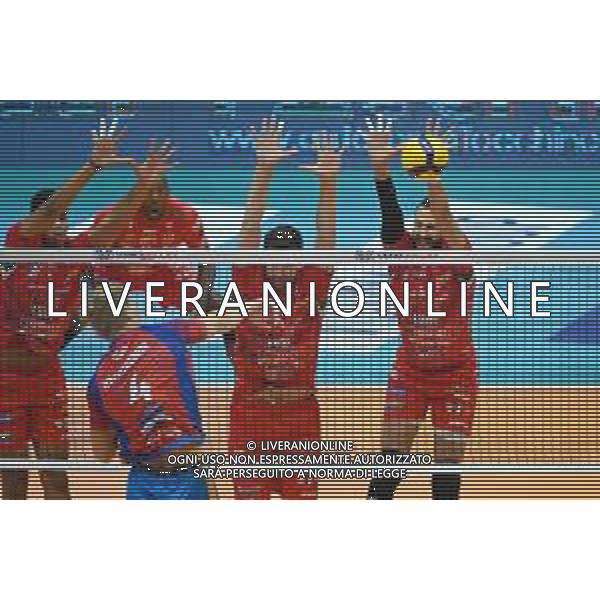 © TVRG Osmany Juantorena (Civitanova) DX a muro Vero Volley Monza vs Cucine Lube Civitanova Campionato SuperLega Credem Banca - 11a giornata Monza 10-11-2021 Arena di Monza foto Roberto Garavaglia/ag. Aldo Liverani sas