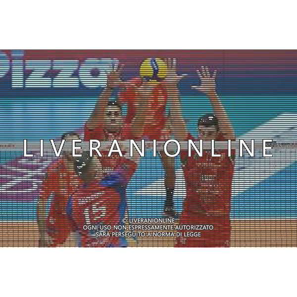 © TVRG Gabi Garcia Fernandez (Civitanova) SX e Simone Anzani (Civitanova) DX a muro Vero Volley Monza vs Cucine Lube Civitanova Campionato SuperLega Credem Banca - 11a giornata Monza 10-11-2021 Arena di Monza foto Roberto Garavaglia/ag. Aldo Liverani sas