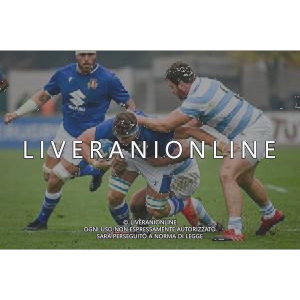 GriffoniE/LMedia - Test Match 2021, Italy vs Argentina - Autumn Nations Cup rugby match 13 November 2021 - Monigo stadium, Treviso, Italy Photo showing: Giovanni Licata (Italy) hindered by Francisco Gomez Kodela (Argentina) @GriffoniE/LMedia AG ALDO LIVERANI SAS
