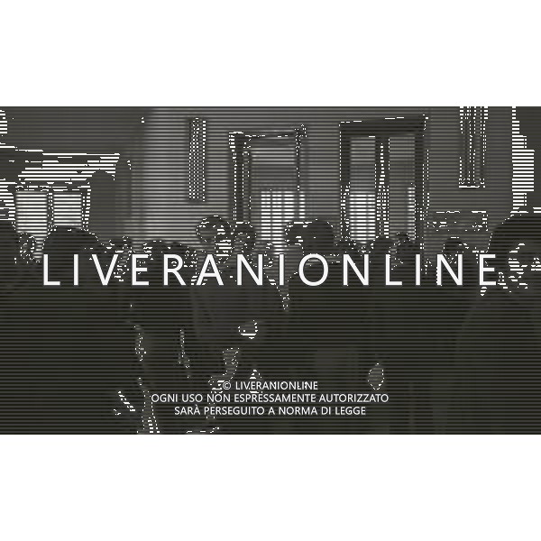 1974 MILANO UFFICIO DI COLLOCAMENTO AL LAVORO NELLA FOTO L\'UFFICIO AL COLLOCAMENTO AL LAVORO AG ALDO LIVERANI SAS
