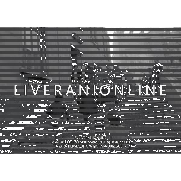 1974 MILANO UFFICIO DI COLLOCAMENTO AL LAVORO NELLA FOTO L\'UFFICIO AL COLLOCAMENTO AL LAVORO AG ALDO LIVERANI SAS