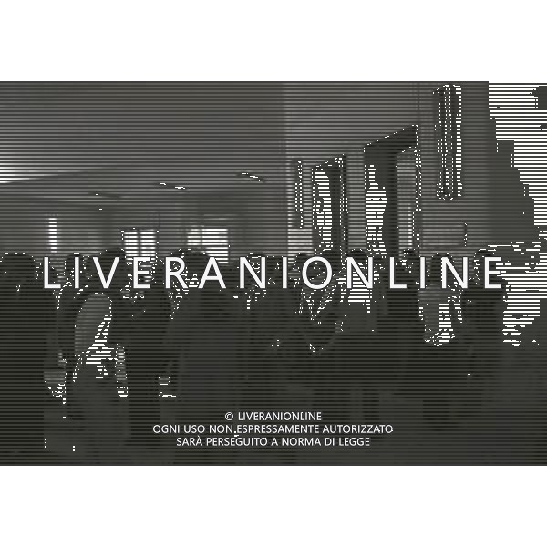 1974 MILANO UFFICIO DI COLLOCAMENTO AL LAVORO NELLA FOTO L\'UFFICIO AL COLLOCAMENTO AL LAVORO AG ALDO LIVERANI SAS