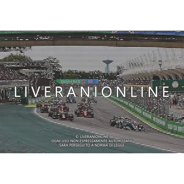 Valtteri Bottas (FIN) Mercedes AMG F1 W12 leads at the start. 13.11.2021. Formula 1 World Championship, Rd 19, Brazilian Grand Prix, Sao Paulo, Brazil, Sprint Race Day. - www.xpbimages.com, EMail: requests@xpbimages.com © Copyright: Batchelor / XPB Images/AGENZIA ALDO LIVERANI SAS - ITALY ONLY EDITORIAL USE ONLY