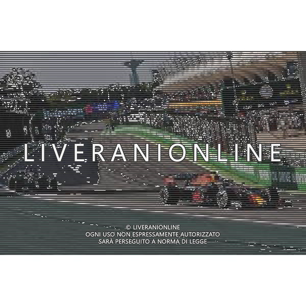 Max Verstappen (NLD) Red Bull Racing RB16B leads Lewis Hamilton (GBR) Mercedes AMG F1 W12. 14.11.2021. Formula 1 World Championship, Rd 19, Brazilian Grand Prix, Sao Paulo, Brazil, Race Day. - www.xpbimages.com, EMail: requests@xpbimages.com © Copyright: Batchelor / XPB Images/AGENZIA ALDO LIVERANI SAS - ITALY ONLY EDITORIAL USE ONLY