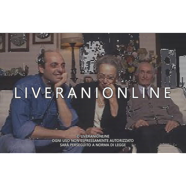 RETROSPETTIVA PAOLO BROSIO GIORNALISTA,SCRITTORE E CONDUTTORE TELEVISIVO NELLA FOTO PAOLO BROSIO NELL\'ANNO 1997 CON LA MADRE ANNA BROSIO E IL PADRE ETTORE AG ALDO LIVERANI SAS