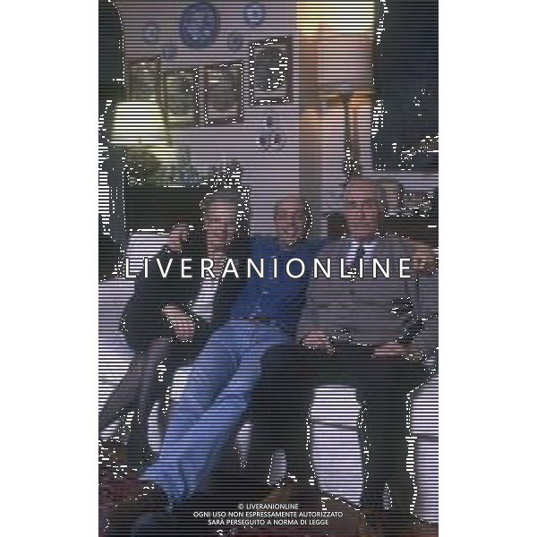 RETROSPETTIVA PAOLO BROSIO GIORNALISTA,SCRITTORE E CONDUTTORE TELEVISIVO NELLA FOTO PAOLO BROSIO NELL\'ANNO 1997 CON LA MADRE ANNA BROSIO E IL PADRE ETTORE AG ALDO LIVERANI SAS