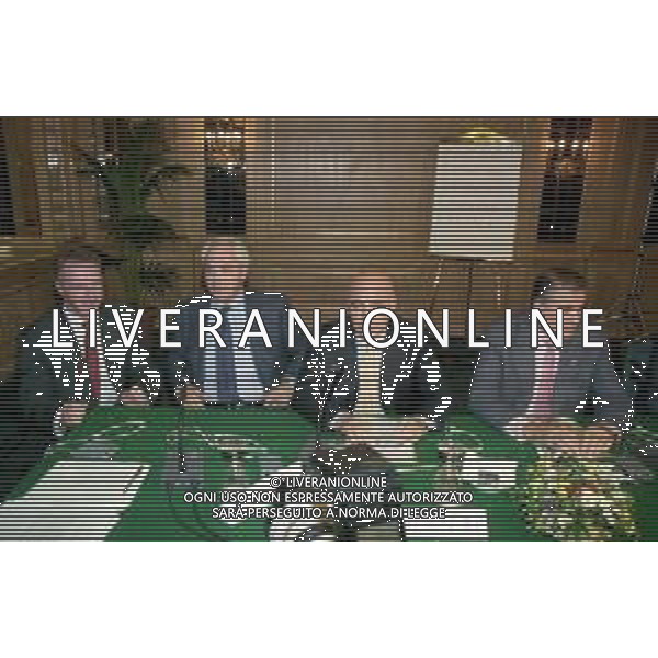 RIUNIONE DEI DIRIGENTI SUPERLEGA CALCIO, HOTEL PALACE MILANO 14 OTTOBRE 1998 NELLA FOTO KARL-HEINZ RUMMENIGGE BAYERN MONACO, ROBERTO BETTEGA JUVENTUS, ADRIANO GALLIANI MILAN, LORENZO SANZ REAL MADRID ©ARCHIVIO/AGENZIA ALDO LIVERANI SAS