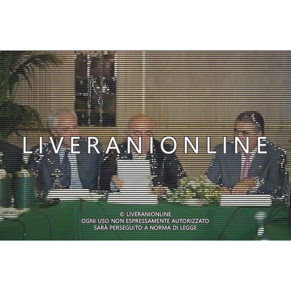 RIUNIONE DEI DIRIGENTI SUPERLEGA CALCIO, HOTEL PALACE MILANO 14 OTTOBRE 1998 NELLA FOTO ROBERTO BETTEGA JUVENTUS, ADRIANO GALLIANI MILAN, LORENZO SANZ REAL MADRID ©ARCHIVIO/AGENZIA ALDO LIVERANI SAS