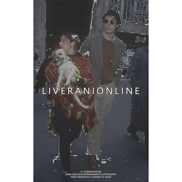 RETROSPETTIVA ALESSANDRO GASSMANN ATTORE NELLA FOTO ALESSANDRO GASSMANN A MILANO CON LA MOGLIE SABRINA KNAFLITZ AG ALDO LIVERANI SAS 