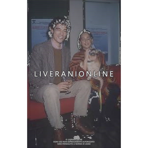 RETROSPETTIVA ALESSANDRO GASSMANN ATTORE NELLA FOTO ALESSANDRO GASSMANN A MILANO CON LA MOGLIE SABRINA KNAFLITZ AG ALDO LIVERANI SAS 