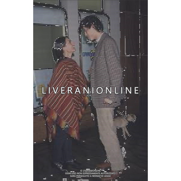RETROSPETTIVA ALESSANDRO GASSMANN ATTORE NELLA FOTO ALESSANDRO GASSMANN A MILANO CON LA MOGLIE SABRINA KNAFLITZ AG ALDO LIVERANI SAS 