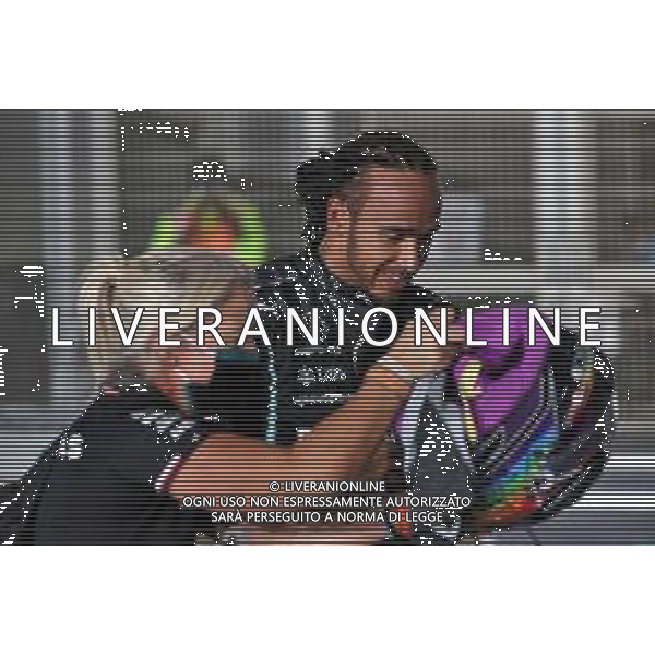 Pole sitter Lewis Hamilton (GBR) Mercedes AMG F1 in qualifying parc ferme with Angela Cullen (NZL) Mercedes AMG F1 Physiotherapist. 20.11.2021. Formula 1 World Championship, Rd 20, Qatar Grand Prix, Doha, Qatar, Qualifying Day. - www.xpbimages.com, EMail: requests@xpbimages.com © Copyright: Batchelor / XPB Images/AGENZIA ALDO LIVERANI SAS - ITALY ONLY EDITORIAL USE ONLY