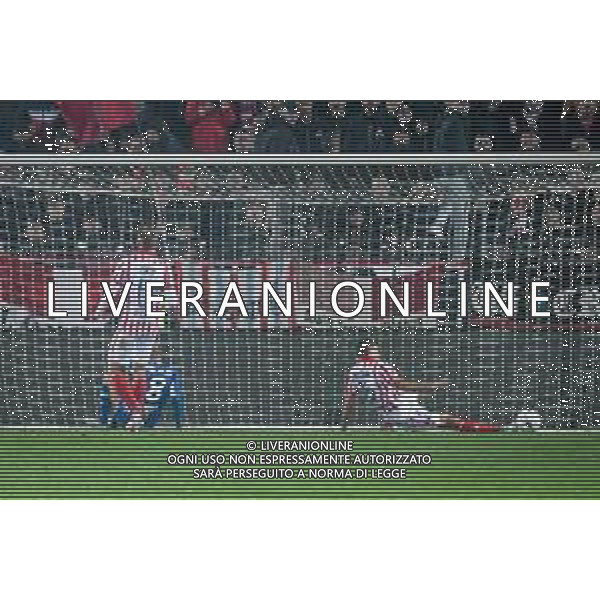 GriffoniE/LMedia - LR Vicenza vs Brescia Calcio - Italian Football Championship League BKT 2021/2022 20 November 2021 - Stadio Romeo Menti, Vicenza, Italy Photo showing: Rodrigo Palacio (Brescia) scores a goal 1-1 @GriffoniE/LMedia/AGENZIA ALDO LIVERANI SAS