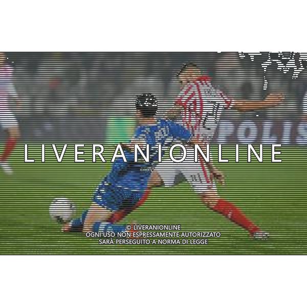 GriffoniE/LMedia - LR Vicenza vs Brescia Calcio - Italian Football Championship League BKT 2021/2022 20 November 2021 - Stadio Romeo Menti, Vicenza, Italy Photo showing: Marco Calderoni (Vicenza) thwarted by Dimitri Bisoli (Brescia) @GriffoniE/LMedia/AGENZIA ALDO LIVERANI SAS