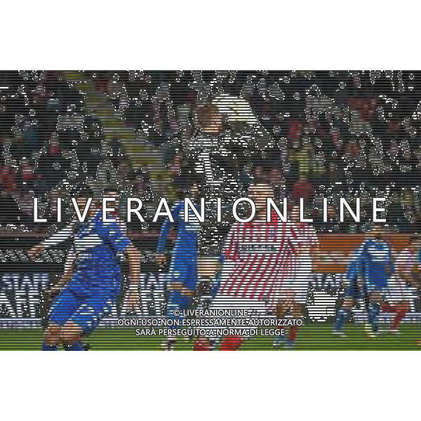 GriffoniE/LMedia - LR Vicenza vs Brescia Calcio - Italian Football Championship League BKT 2021/2022 20 November 2021 - Stadio Romeo Menti, Vicenza, Italy Photo showing: Jesse Joronen (Brescia) saves a goal with disappointment of Emanuele Padella (Vicenza) @GriffoniE/LMedia/AGENZIA ALDO LIVERANI SAS