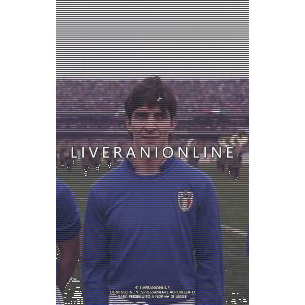 RETROSPETTIVA PAOLO ROSSI CALCIATORE NELLA FOTO PAOLO ROSSI CON LA MAGLIA DELLA NAZIONALE ITALIANA AG ALDO LIVERANI SAS