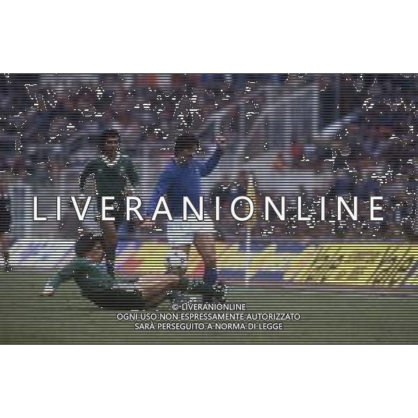 RETROSPETTIVA PAOLO ROSSI CALCIATORE NELLA FOTO PAOLO ROSSI CON LA MAGLIA DELLA NAZIONALE ITALIANA AG ALDO LIVERANI SAS