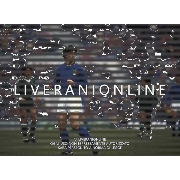 RETROSPETTIVA PAOLO ROSSI CALCIATORE NELLA FOTO PAOLO ROSSI CON LA MAGLIA DELLA NAZIONALE ITALIANA AG ALDO LIVERANI SAS