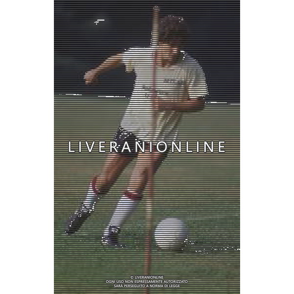 RETROSPETTIVA PAOLO ROSSI CALCIATORE NELLA FOTO PAOLO ROSSI IN ALLENAMENTO CON IL MILAN AG ALDO LIVERANI SAS