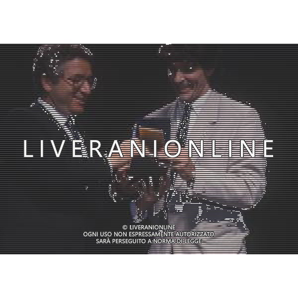 RETROSPETTIVA PAOLO ROSSI CALCIATORE NELLA FOTO PAOLO ROSSI PREMIATO DA ANTONIO MATARRESE AG ALDO LIVERANI SAS