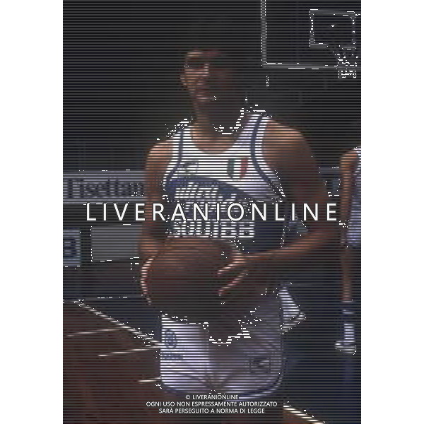 RETROSPETTIVA CHARLES JEROME KUPEC BASKET NELLA FOTO CHARLES JEROME KUPEC CON LA MAGLIA DELL\'ULTRA RAPIDA SQUIBB CANTU\' NELL\'ANNO 1981-1982 AG ALDO LIVERANI SAS