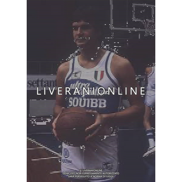 RETROSPETTIVA CHARLES JEROME KUPEC BASKET NELLA FOTO CHARLES JEROME KUPEC CON LA MAGLIA DELL\'ULTRA RAPIDA SQUIBB CANTU\' NELL\'ANNO 1981-1982 AG ALDO LIVERANI SAS