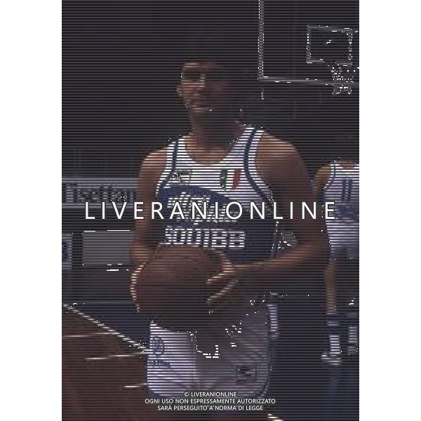 RETROSPETTIVA CHARLES JEROME KUPEC BASKET NELLA FOTO CHARLES JEROME KUPEC CON LA MAGLIA DELL\'ULTRA RAPIDA SQUIBB CANTU\' NELL\'ANNO 1981-1982 AG ALDO LIVERANI SAS