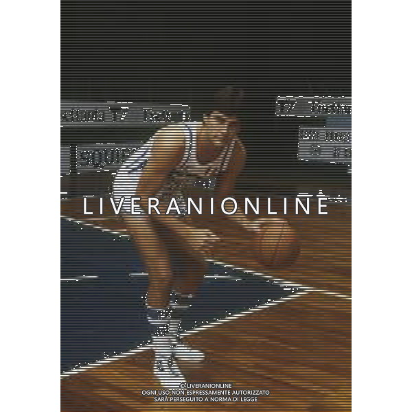 RETROSPETTIVA CHARLES JEROME KUPEC BASKET NELLA FOTO CHARLES JEROME KUPEC CON LA MAGLIA DELL\'ULTRA RAPIDA SQUIBB CANTU\' NELL\'ANNO 1981-1982 AG ALDO LIVERANI SAS
