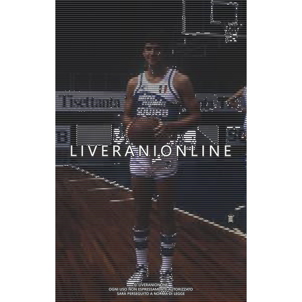 RETROSPETTIVA CHARLES JEROME KUPEC BASKET NELLA FOTO CHARLES JEROME KUPEC CON LA MAGLIA DELL\'ULTRA RAPIDA SQUIBB CANTU\' NELL\'ANNO 1981-1982 AG ALDO LIVERANI SAS
