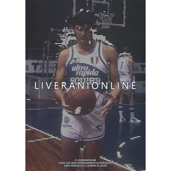 RETROSPETTIVA CHARLES JEROME KUPEC BASKET NELLA FOTO CHARLES JEROME KUPEC CON LA MAGLIA DELL\'ULTRA RAPIDA SQUIBB CANTU\' NELL\'ANNO 1981-1982 AG ALDO LIVERANI SAS