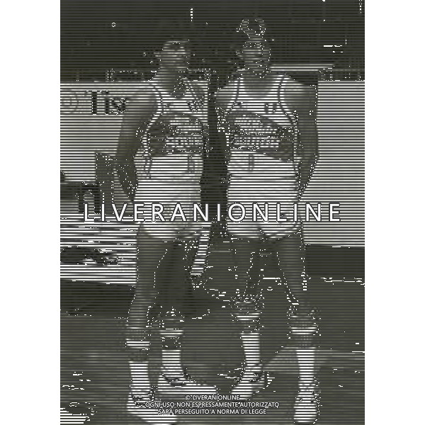 RETROSPETTIVA CHARLES JEROME KUPEC BASKET NELLA FOTO CHARLES JEROME KUPEC E BRUCE FLOWERS CON LA MAGLIA DELL\' ULTRA RAPIDA SQUIBB CANTU\' NELL\'ANNO 1981-1982 AG ALDO LIVERANI SAS