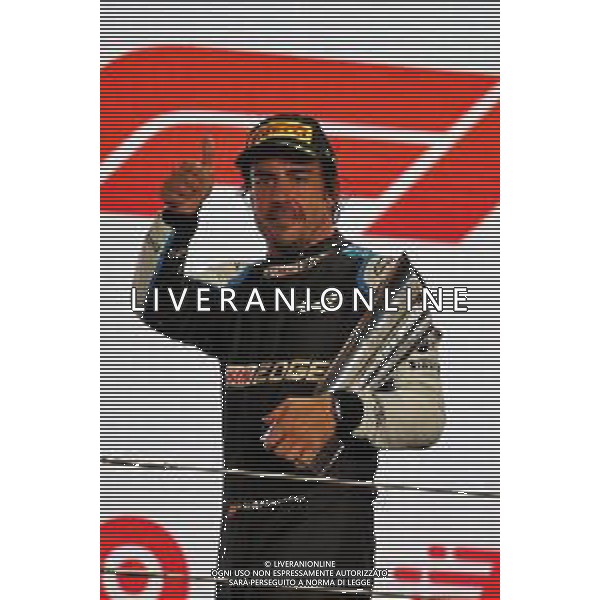 Fernando Alonso (ESP) Alpine F1 Team celebrates his third position on the podium. 21.11.2021. Formula 1 World Championship, Rd 20, Qatar Grand Prix, Doha, Qatar, Race Day. - www.xpbimages.com, EMail: requests@xpbimages.com © Copyright: Moy / XPB Images/ AGENZIA ALDO LIVERANI SAS - ITALY ONLY EDITORIAL USE ONLY